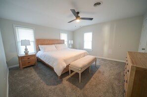 4 bedrooms, iron/ironing board, free WiFi, bed sheets - Penthouse | Historic Oneida Lakefront Condo 5 (Blossvale)
