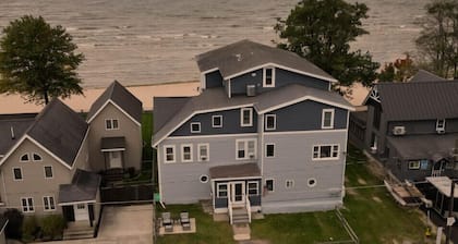 Penthouse | Historic Oneida Lakefront Condo 5