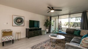 Unclassified image, 3 of 36, button - Hip and Comfy Condo in Hub of Old Town Scottsdale! (Scottsdale)