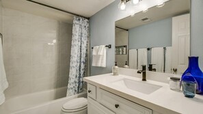 Studio (2 Bedrooms) | Badkamer | Handdoeken