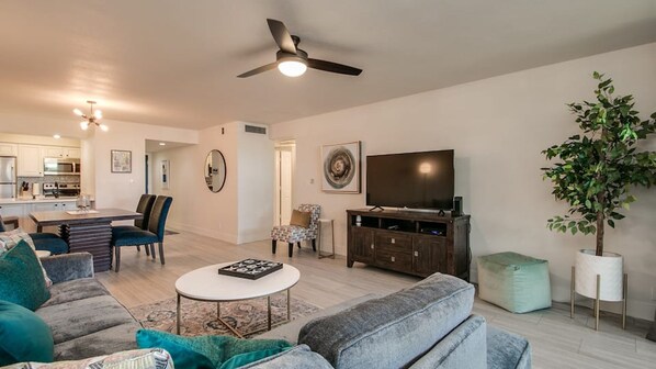 Studio (2 Bedrooms) | Woonruimte