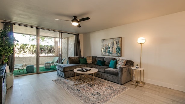 Unclassified image, 1 of 36, button - Hip and Comfy Condo in Hub of Old Town Scottsdale! (Scottsdale)