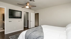 Studio (3 Bedrooms)