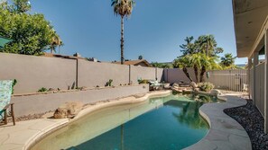Een buitenzwembad
