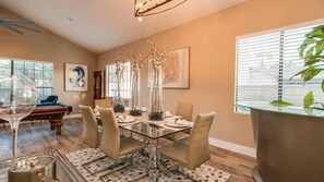 House (5 Bedrooms) | Dining room