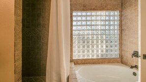 House (5 Bedrooms) | Bathroom - Amazing Remodeled Scottsdale 5 Bdrm W/pool! (Scottsdale)