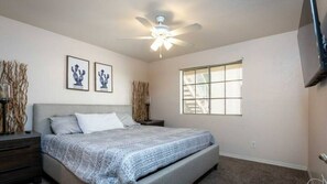 2 bedrooms, iron/ironing board, bed sheets - Spacious Mesa 2 Bdrm Condo! (Mesa)