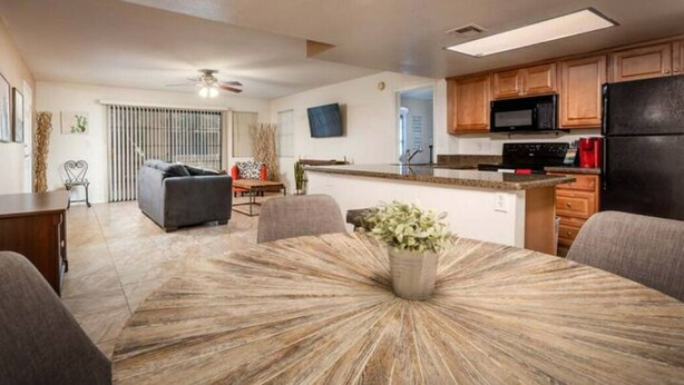 Microwave, oven, stovetop, dishwasher - Spacious Mesa 2 Bdrm Condo! (Mesa)