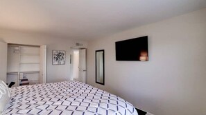 Studio (1 Bedroom) | 1 sovrum, strykjärn/strykbräda och sängkläder