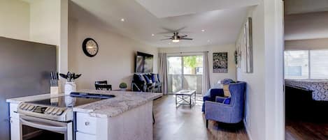 スタジオ (1 Bedroom) | 専用キッチン | 冷蔵庫、電子レンジ、オーブン、コンロ