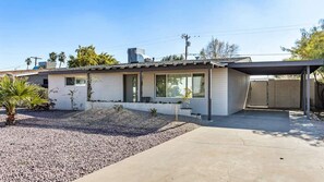 Exterior - Modern and Comfy 3 Bdrm Near Melrose District! (Phoenix)