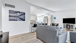 Unclassified image, 5 of 29, button - Modern and Comfy 3 Bdrm Near Melrose District! (Phoenix)