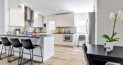 Modern and Comfy 3 Bdrm Near Melrose District!