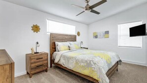 3 bedrooms, bed sheets - Modern and Comfy 3 Bdrm Near Melrose District! (Phoenix)