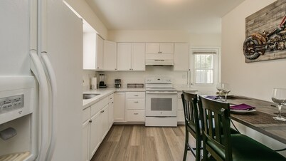 Remodeled 2 Bdrm w/ Yard in Old Town Scottsdale!