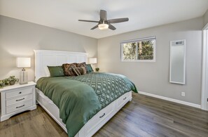3 bedrooms, desk, iron/ironing board, WiFi