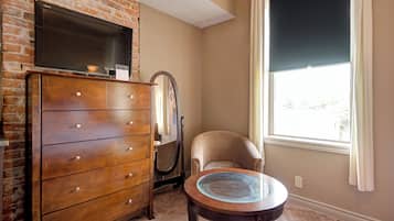 Junior Room | 1 bedroom, blackout drapes, iron/ironing board, free WiFi