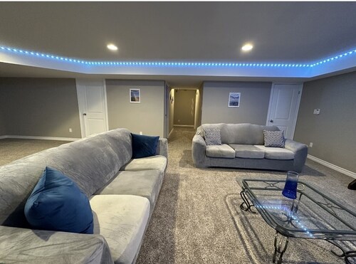 Cozy 2 Bdrm, Lounge w/fpl, Kitchenette, TV, Wi-Fi