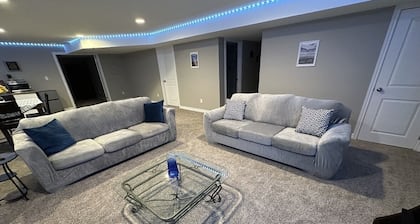 Cozy 2 Bdrm, Lounge w/fpl, Kitchenette, TV, Wi-Fi