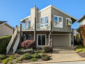 Exterior - Vista Oasis – Oceanfront Beach House (La Selva Beach)