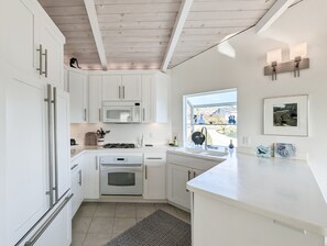 Fridge, microwave, oven, stovetop - Vista Oasis – Oceanfront Beach House (La Selva Beach)