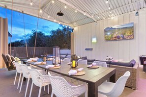 Outdoor dining - Villa w/heated pool & spa + putt‑putt (Phoenix)