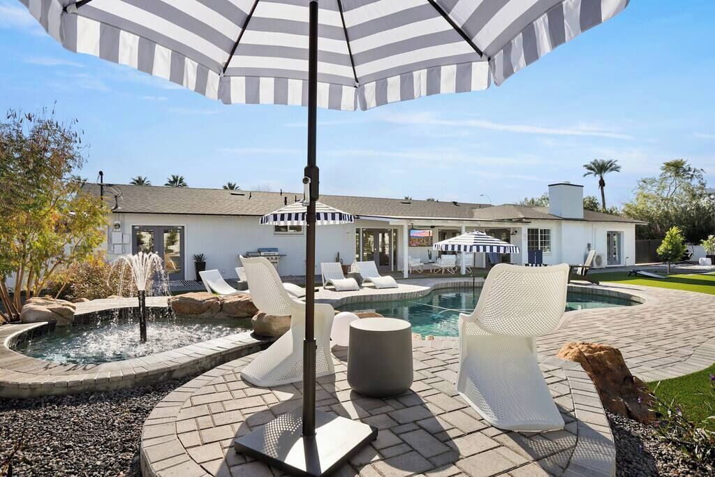 室外游泳池，恒温泳池