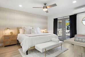 5 Schlafzimmer, Schreibtisch, Bügeleisen/Bügelbrett, Reisekinderbett