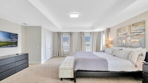 6 habitaciones, tabla de planchar con plancha y cuna de viaje 