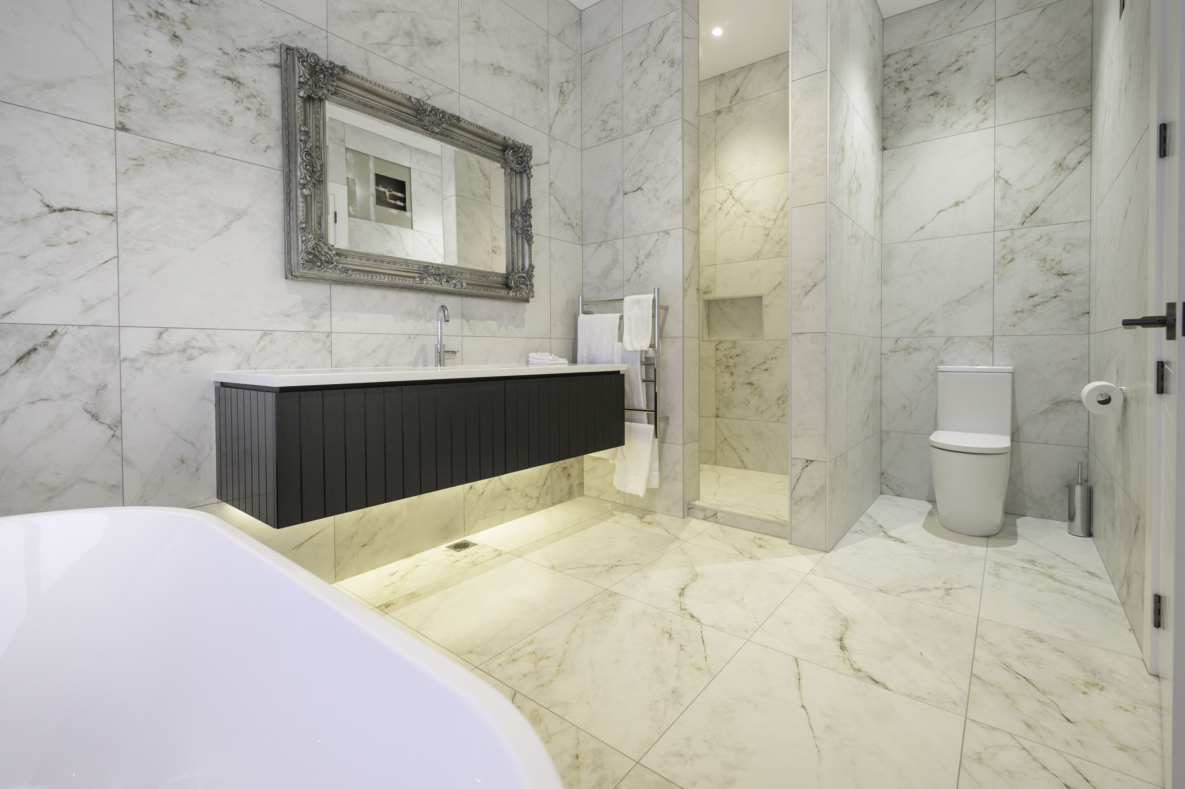 Panoramic Penthouse | Bathroom | Free toiletries, hair dryer, towels, soap
