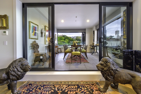 Panoramic Penthouse | Dining room
