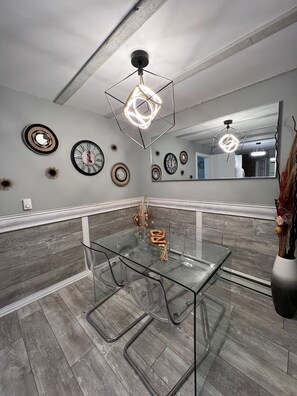 Interior - Family & Friend Fun Arcade Suite Mount Washington (Courtenay)