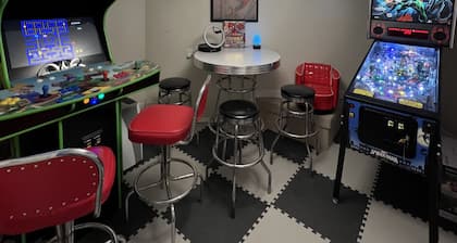 Family & Friend Fun Arcade Suite Mount Washington