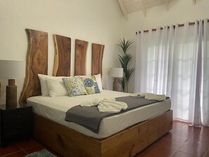 3 bedrooms, desk, iron/ironing board, WiFi