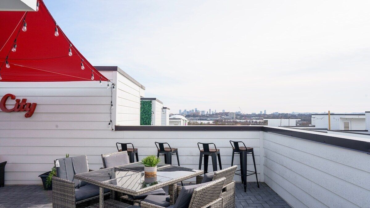 Stylish Townhouse w/ Rooftop|Minutes to Downtown