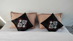 Habitación de lujo con 1 cama doble o 2 individuales | Caja fuerte, tabla de planchar con plancha, wifi gratis