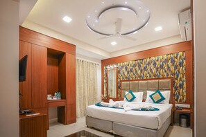 Executive Room | Free WiFi, bed sheets - Hotel Pine Tree (Chennai)