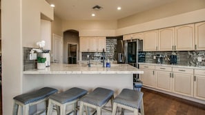 Studio (4 Bedrooms) | Private kitchen | Fridge, microwave, oven, blender - Fabulous 4-bdrm W/breathtaking Views & Pool! (Fountain Hills)