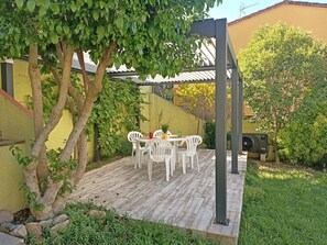 Outdoor dining - House with private pool in L'escala, Costa Brava-HUTG-047886 (l'Escala)