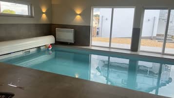 Indendørs pool, opvarmet pool