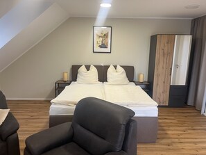 1 chambre, fer et planche à repasser, lit parapluie, Wi-Fi gratuit