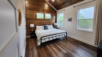 3 habitaciones, escritorio, tabla de planchar con plancha y wifi gratis