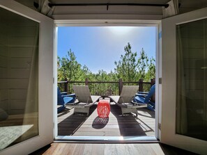 Terrace/patio - Relax at Sunnyside, 5 min-> shops, Treetop View, HotTub, Games, EV (Broken Bow)