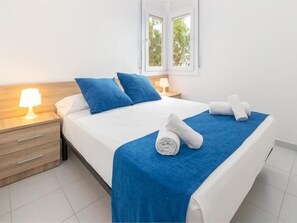 2 quartos, acesso à internet, roupa de cama