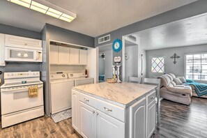 Interior - Group Getaway in Lake Havasu City, 3 Mi to Dtwn! (Lake Havasu City)