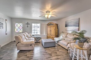 Living area - Group Getaway in Lake Havasu City, 3 Mi to Dtwn! (Lake Havasu City)