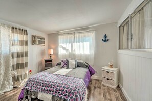 4 habitaciones, escritorio, tabla de planchar con plancha y internet 