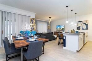 Dining - Private Pool 4Bd near Disney Free Waterpark 1158 (Four Corners)