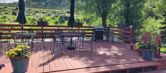 Top-notch comforts in a rural setting in Woody Creek on the River/close to Aspen