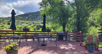 Top-notch comforts in a rural setting in Woody Creek on the River/close to Aspen